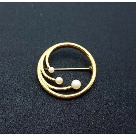 Monet Circle Pin with Three Simulated Pearls - Picture 7 of 10